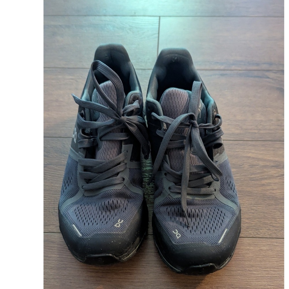 On Running Cloudflow Womens 8.5 Dark Grey Black Swiss Engineering Sneakers